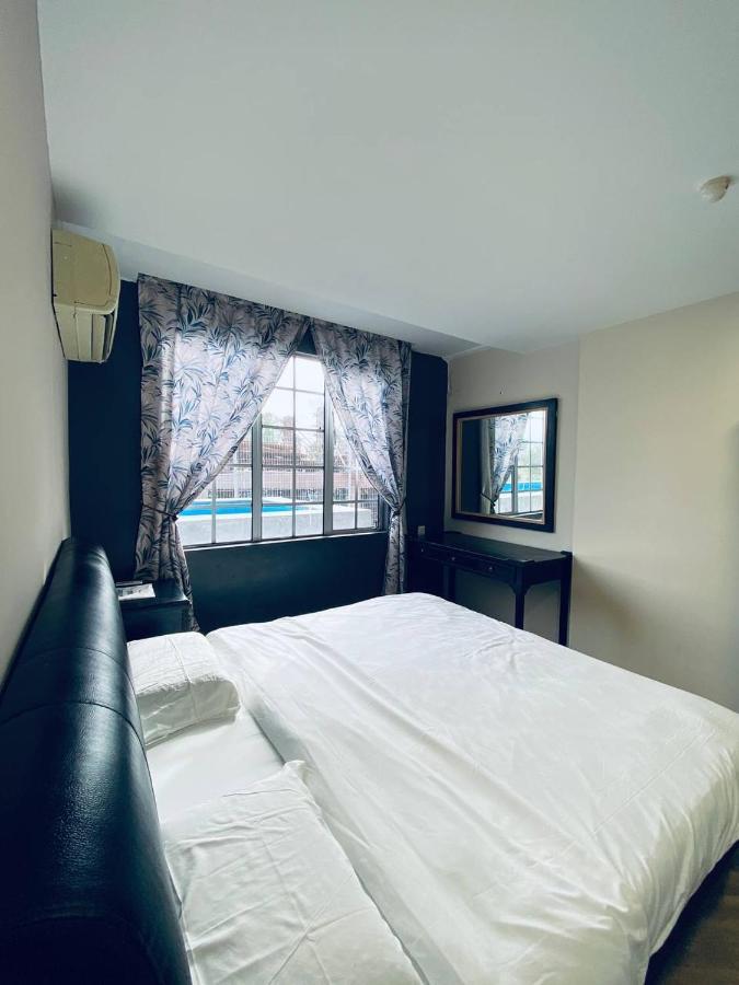 Z Hotel Malacca Екстериор снимка